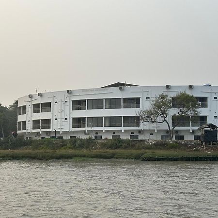 Ichhamati Hotel And Restaurant Hasnabad Экстерьер фото